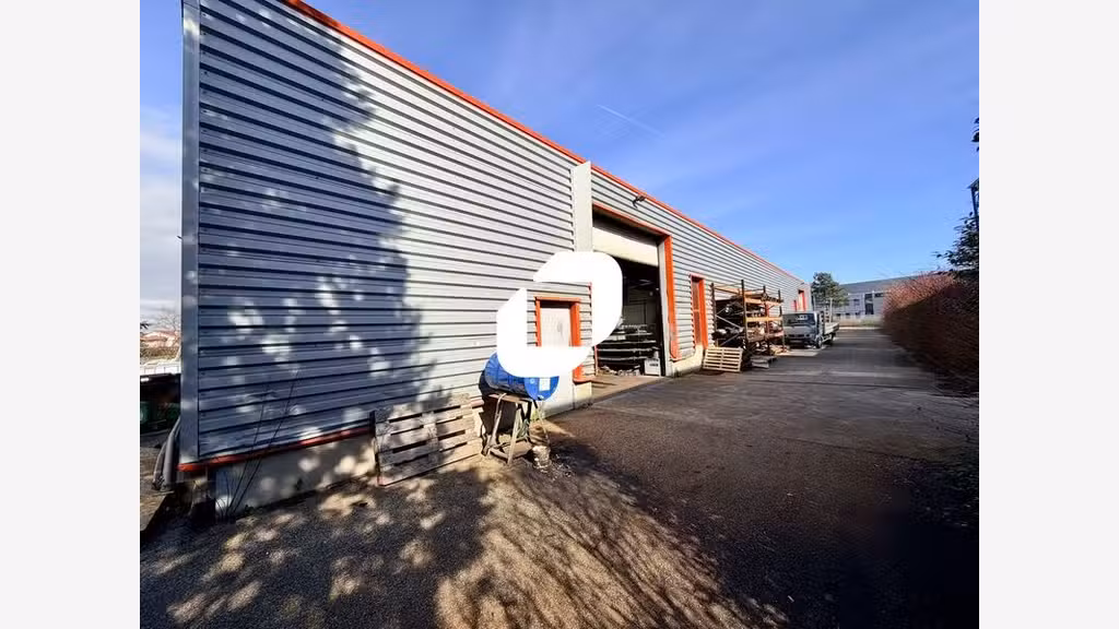 A louer Local d'activité 1000m² Decines charpieu