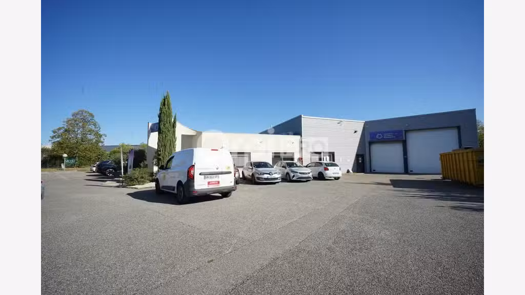 Local mixte à louer 1 115m² à Decines Charpieu