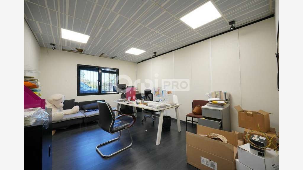 Local mixte à louer 1 115m² à Decines Charpieu
