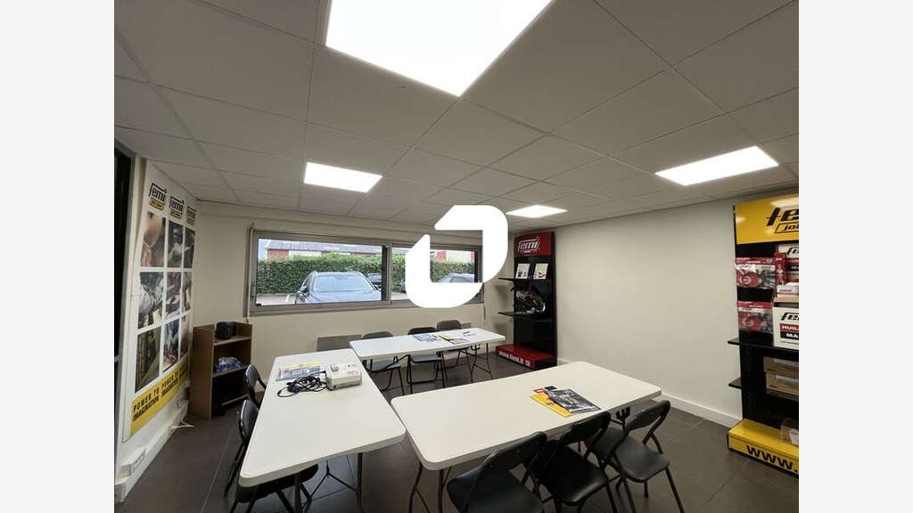 A louer Local d'activité 797m² Decines charpieu