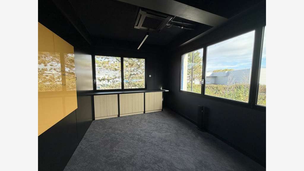 DÉCINES-CHARPIEU - MIXTE ACTIVITES-BUREAUX à louer