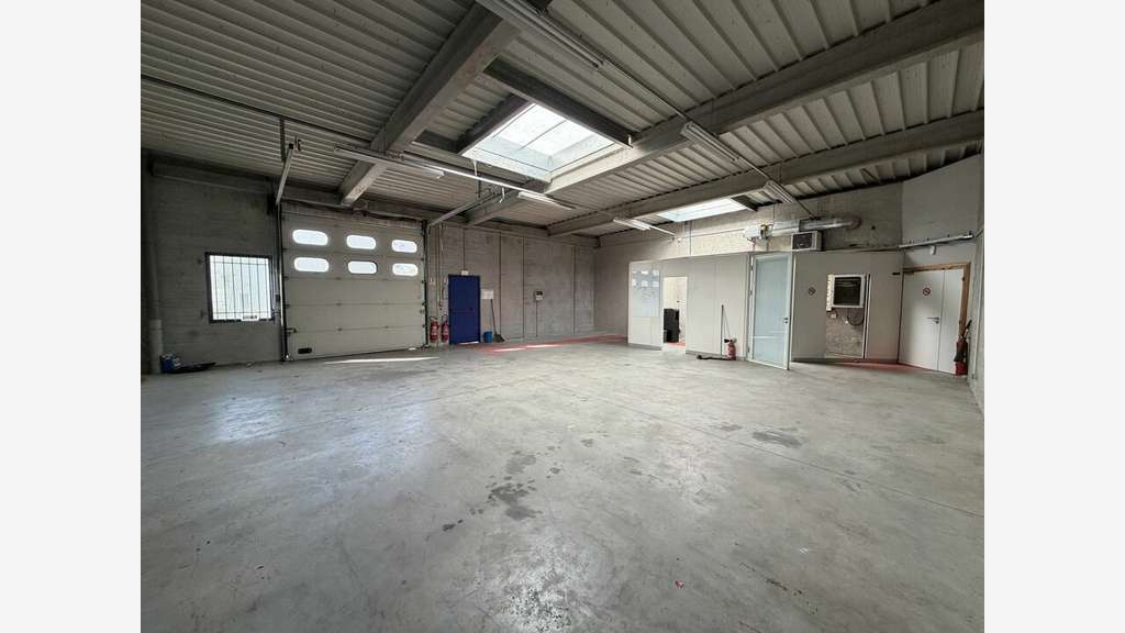 DÉCINES-CHARPIEU - MIXTE ACTIVITES-BUREAUX à louer