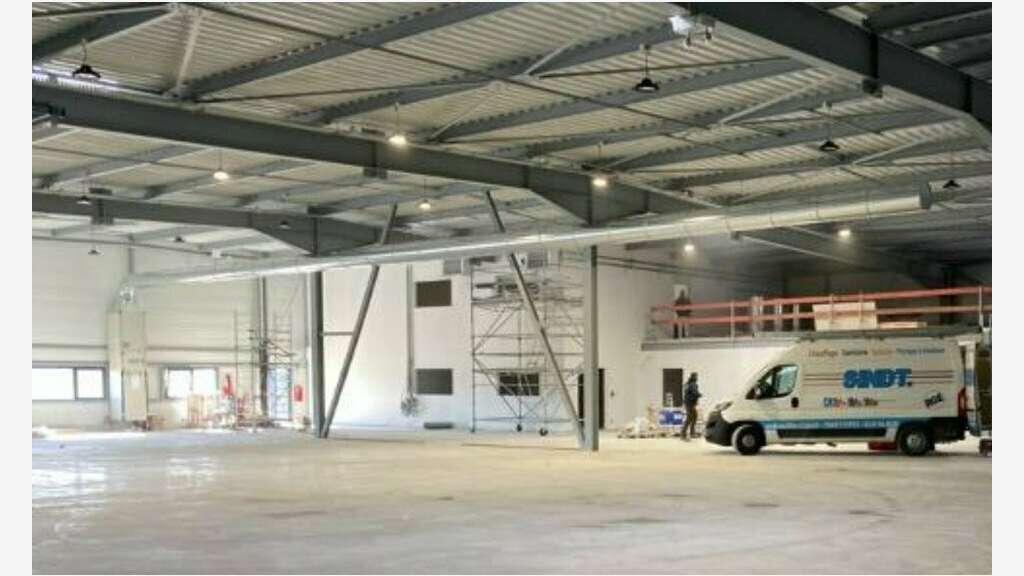 Loue entrepôt logistique 1972m² Nord Franche Comte