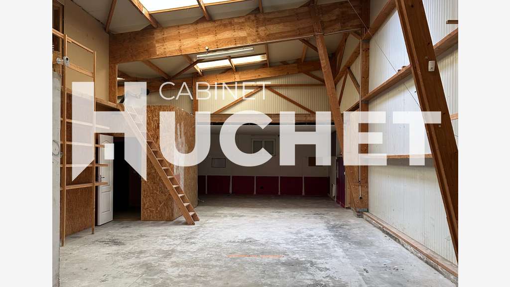 À louer local d'activité 270m² à Démouville