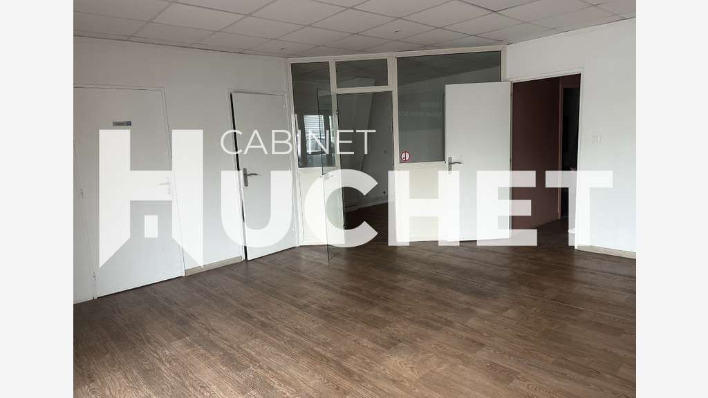 À louer local d'activité 270m² à Démouville