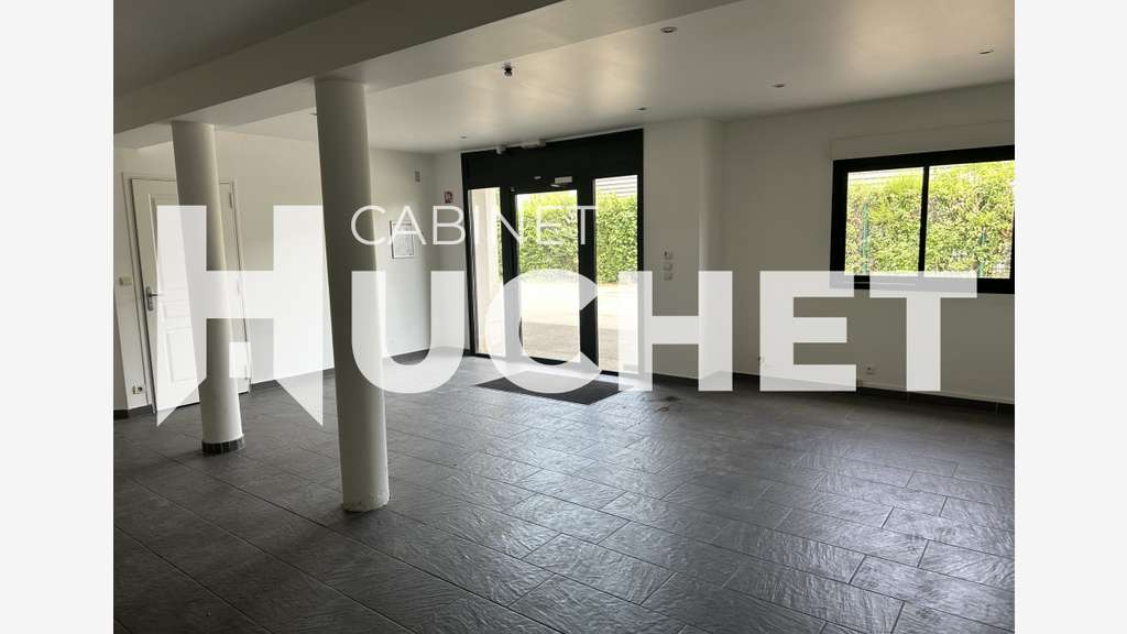 à louer local avec partie bureaux à Démouville