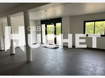 à louer local avec partie bureaux à Démouville