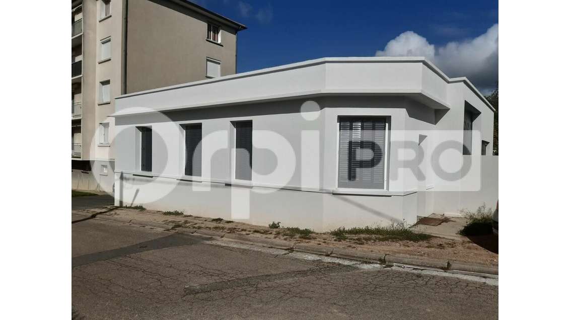 A louer entrepôt 83m² + bureaux+garage Désertines