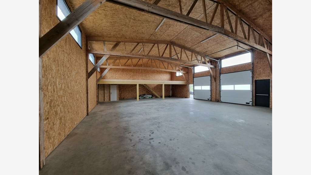 Local d'activité 300m² à louer à Die ZA Chamarge