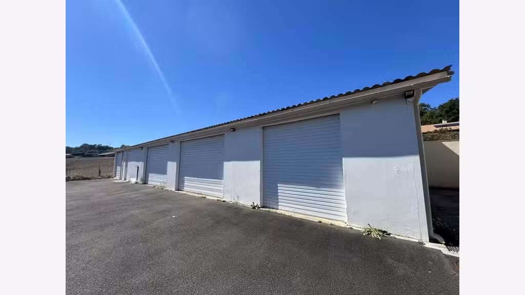 Local d'activité 180m² à louer axe routier Dignac
