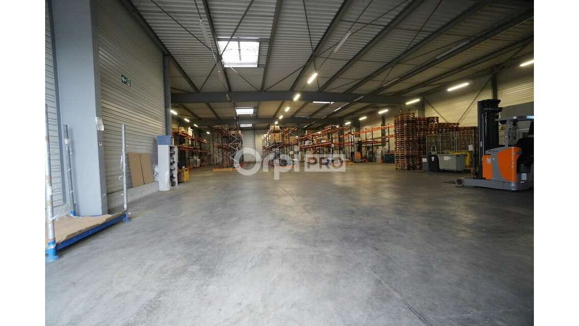 A louer local d'activité 1000m² à Dijon Cap Nord
