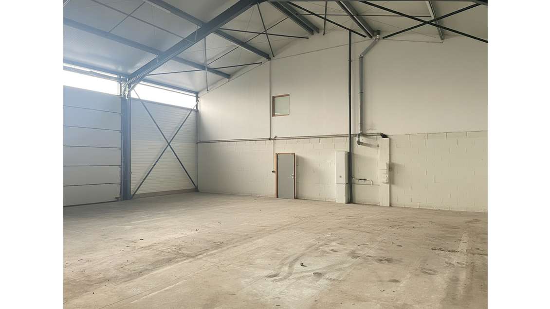 Local d'activité  365m² proche 4 voies à Dinan