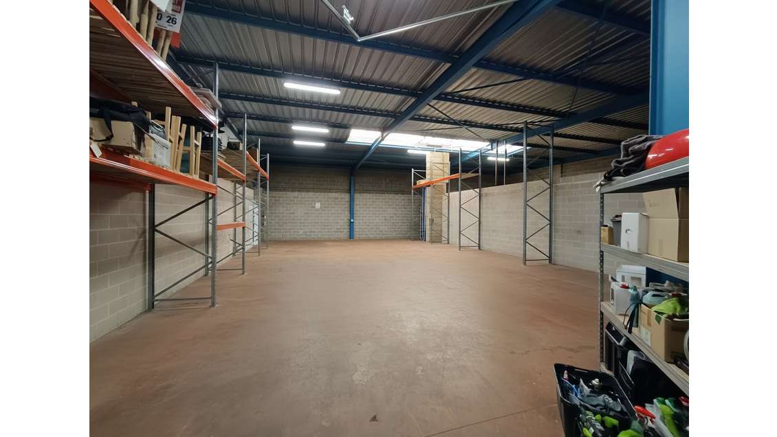 A louer local d'activité 385m² dans ZA de Bruz 