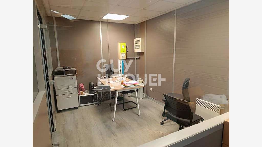 Location entrepôt 200m² avec bureau ZA Taden