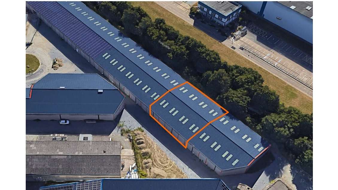 Local d'activité de 600m² à louer à Dinard