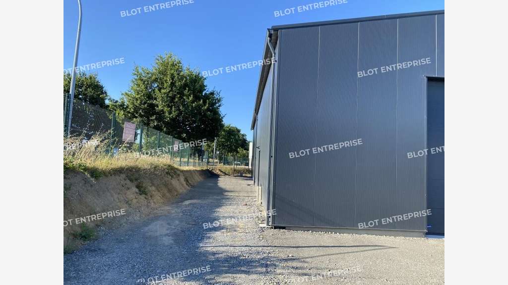 A louer local d'activités de 214m² en ZA à Dinard