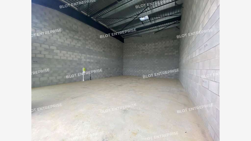 A louer locaux d'activités 125m² en ZA de Dinard