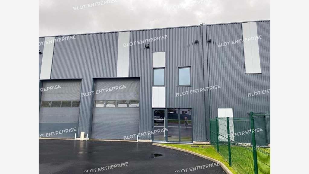 A LOUER - LOCAUX D'ACTIVITÉS - 125 m² - DINARD