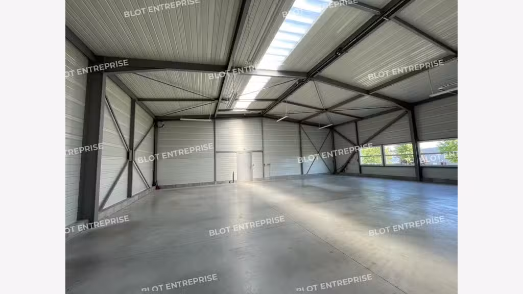 À LOUER - LOCAL D'ACTIVITÉS - 250 m² - DI