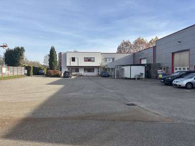 A louer bâtiment indépendant 1230m² à Domène
