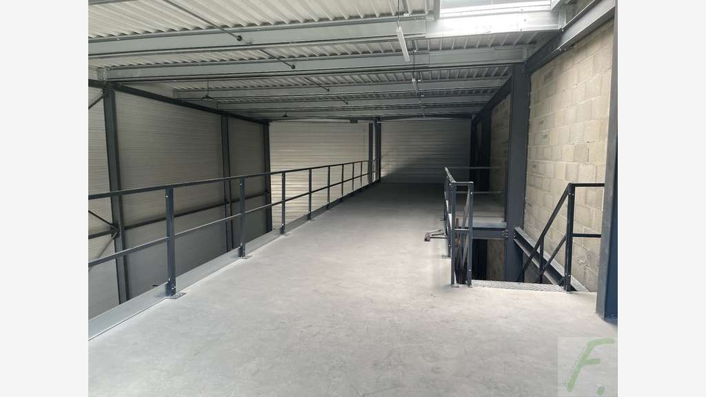 A louer locaux d'activités neufs 133m² à Domène