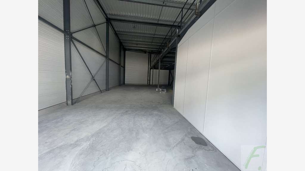 A louer locaux d'activités 133 à 270m² à Domène