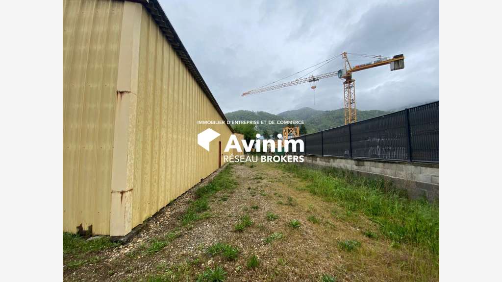 A louer local d'activité mixte sur 3000m² à Domène