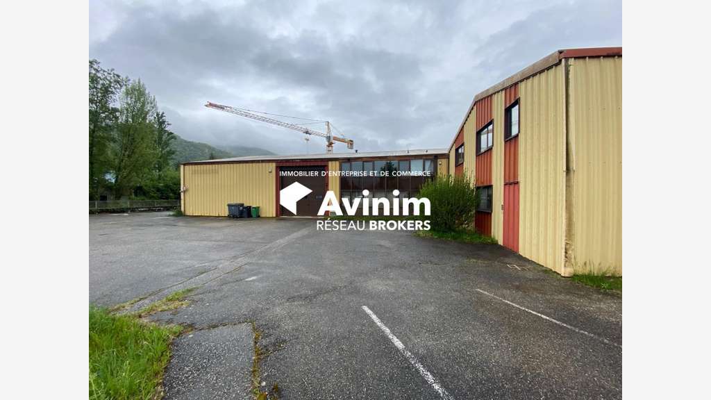 A louer local d'activité mixte sur 3000m² à Domène