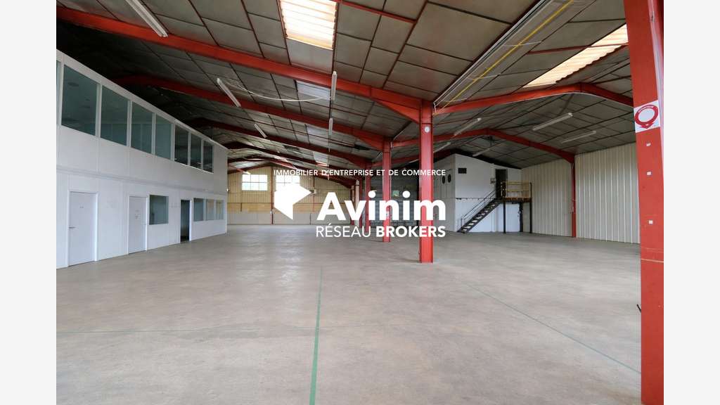 A louer local d'activité mixte sur 3000m² à Domène