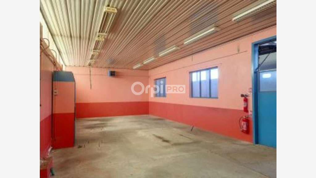 Local d'activité de 704m² à louer en ZA Domérat