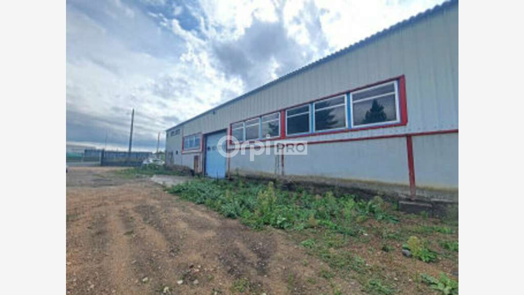 Local d'activité de 704m² à louer en ZA Domérat