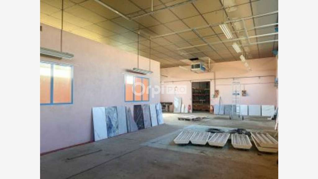 Local d'activité de 704m² à louer en ZA Domérat