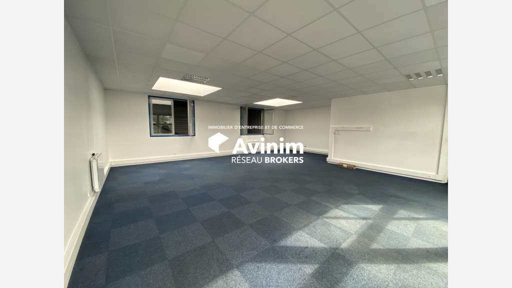 Zone recherchée ! local d'activité 210m² à Domont