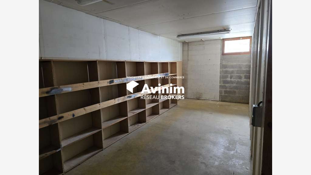 A louer entrepôt de stockage 180m² à Domont