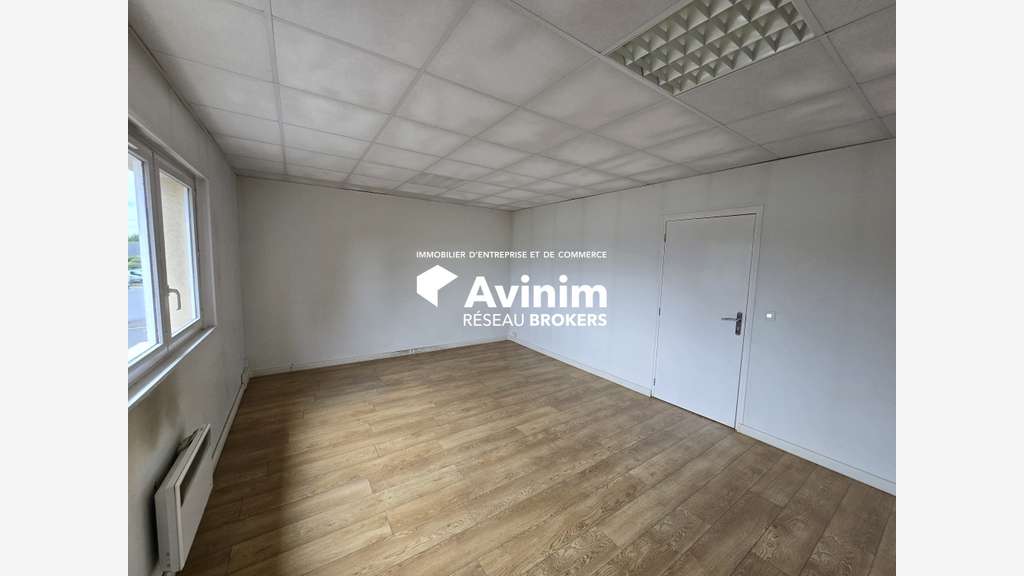 A louer entrepôt de stockage 180m² à Domont
