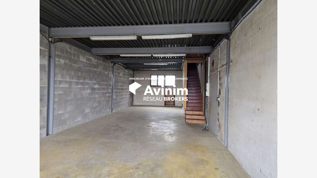 A louer entrepôt de stockage 180m² à Domont