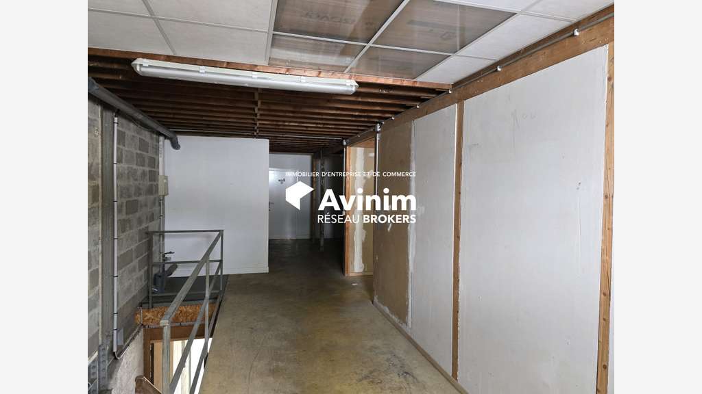 A louer entrepôt de stockage 180m² à Domont
