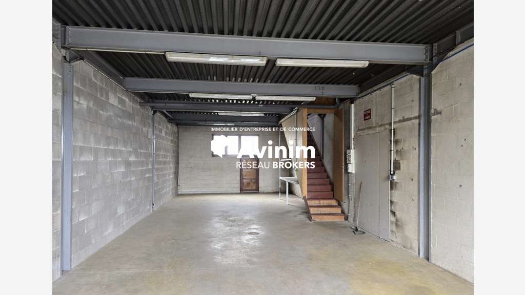 A louer entrepôt stockage 180m² à Domont