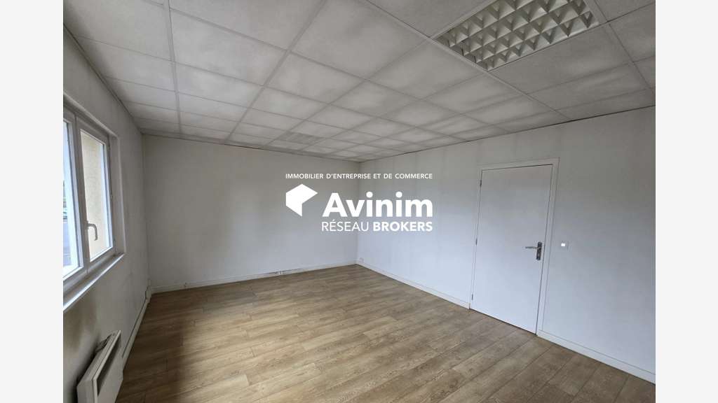 A louer entrepôt stockage 180m² à Domont
