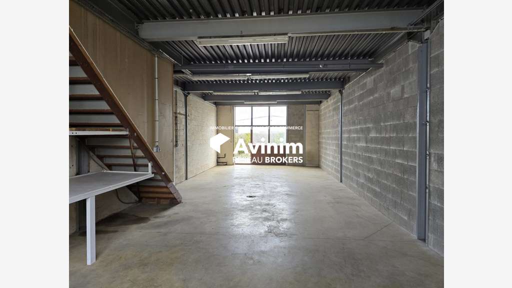 A louer entrepôt stockage 180m² à Domont