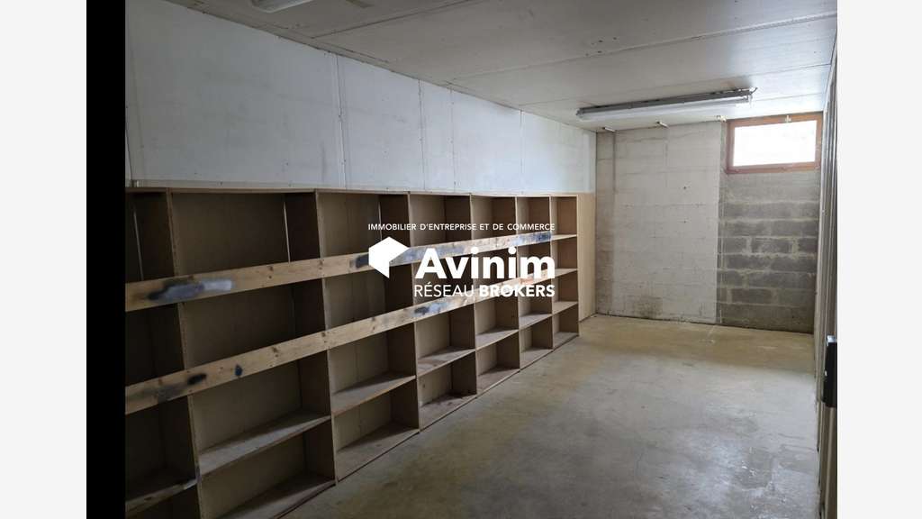 A louer entrepôt stockage 180m² à Domont