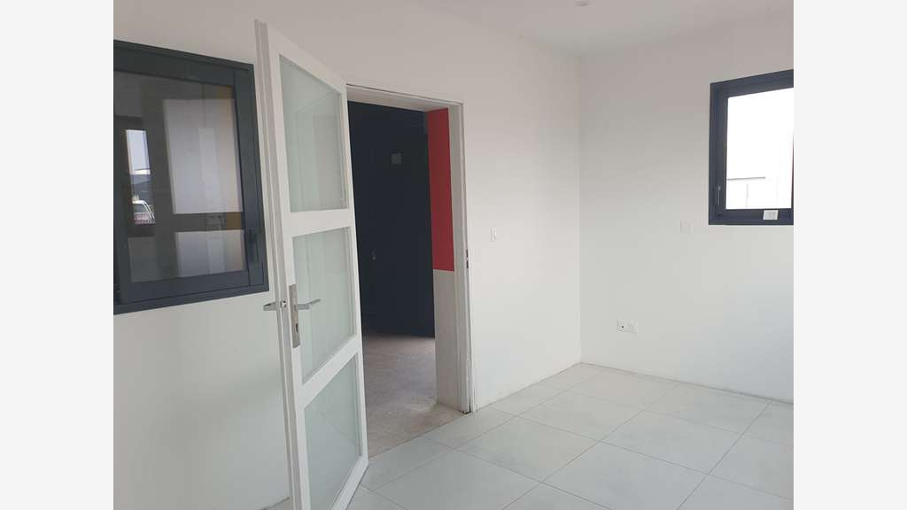A louer entrepôt 124m² Dompierre-Sur-Mer accès N11