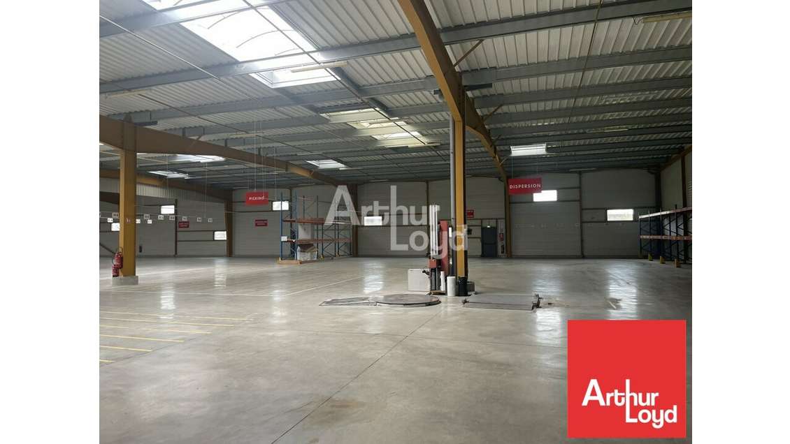 Local logistique 3000m² à louer Dompierre-sur-Yon