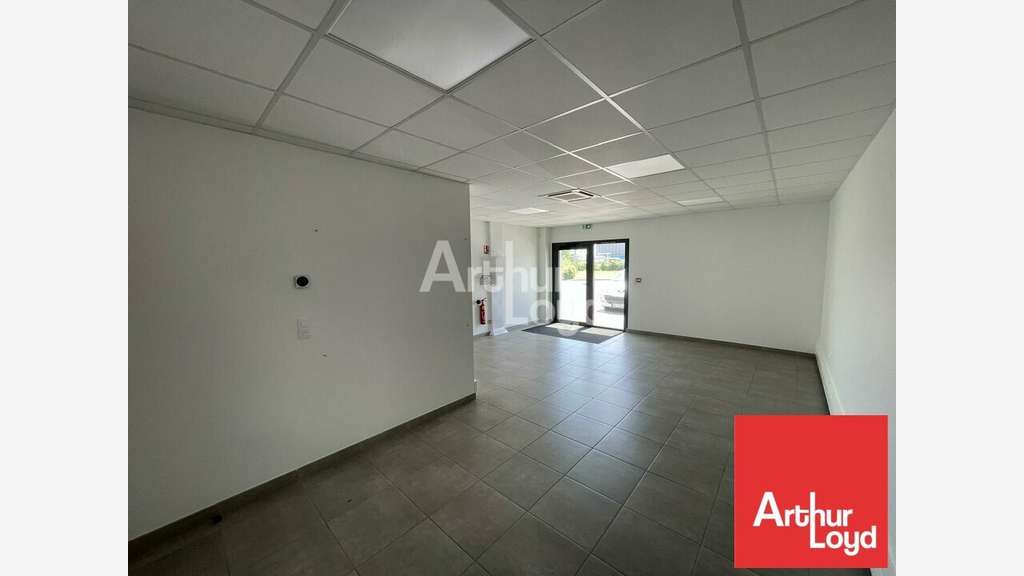 Local d'activité 750m² à louer à Dompierre-sur-Yon
