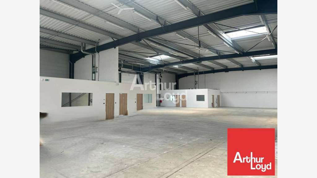Local d'activité 750m² à louer à Dompierre-sur-Yon