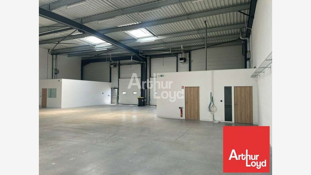 Local d'activité 750m² à louer à Dompierre-sur-Yon