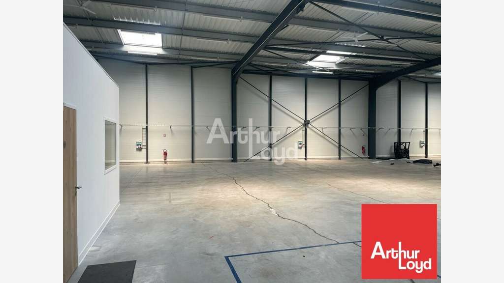 Local d'activité 750m² à louer à Dompierre-sur-Yon