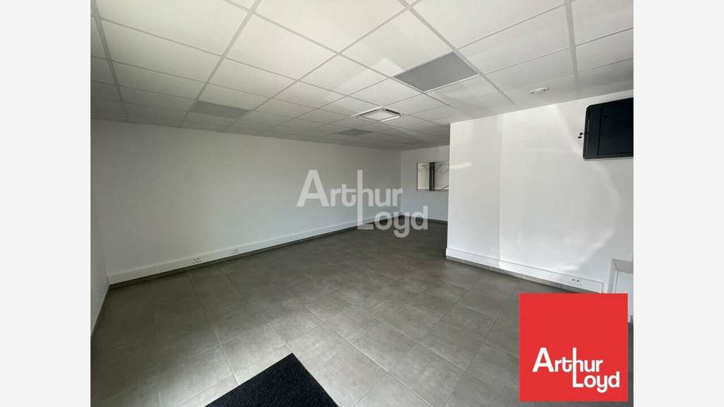 Local d'activité 750m² à louer à Dompierre-sur-Yon