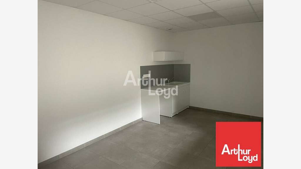 Local d'activité 750m² à louer à Dompierre-sur-Yon