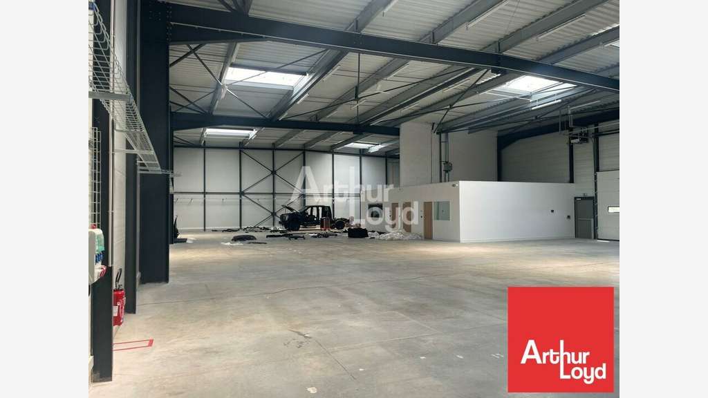 Local d'activité 750m² à louer à Dompierre-sur-Yon